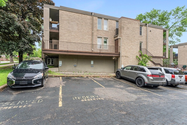 1405 40th St Unit 15F, Minneapolis, MN 55407 - view of building exterior with uncovered parking