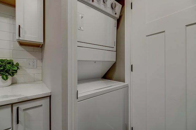 1034 Carmel Ct, Shoreview, MN 55126 - laundry room with stacked washer / drying machine