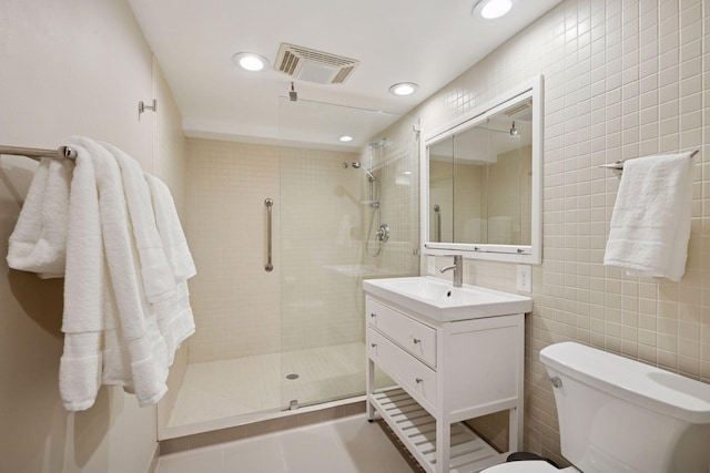 10933 Chowen Ave S, Bloomington, MN 55431 - full bathroom featuring a tile shower, toilet, vanity, tile walls, and recessed lighting