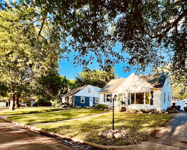 4228 Halifax Ave N, Robbinsdale, MN 55422 - view of front of property with a front lawn