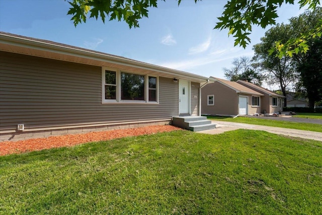 1637 37th Ave NE, Columbia Heights, MN 55421 - ranch-style house featuring a front yard