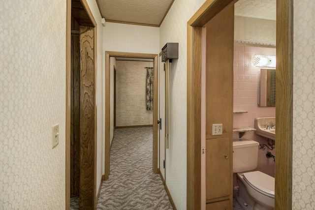 1700 Case Ave E, Saint Paul, MN 55106 - hall featuring carpet and a textured ceiling