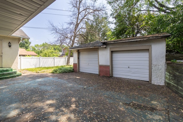 1700 Case Ave E, Saint Paul, MN 55106 - view of detached garage