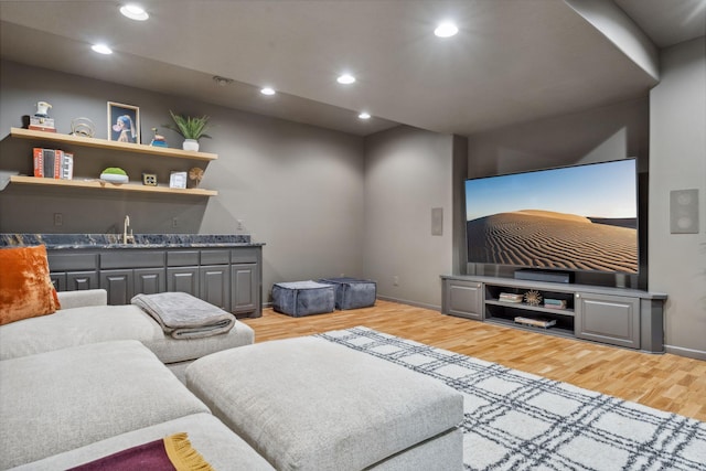 600 Sibley Ct, Mendota Heights, MN 55118 - living room with wood finished floors, wet bar, recessed lighting, and baseboards