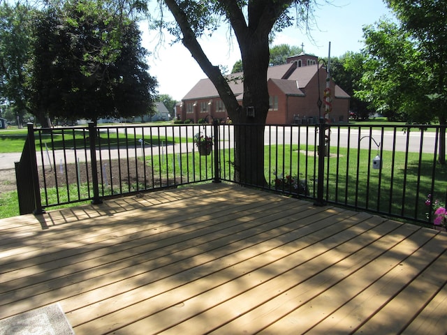 909 6th Ave, Brewster, MN 56119 - deck with a lawn