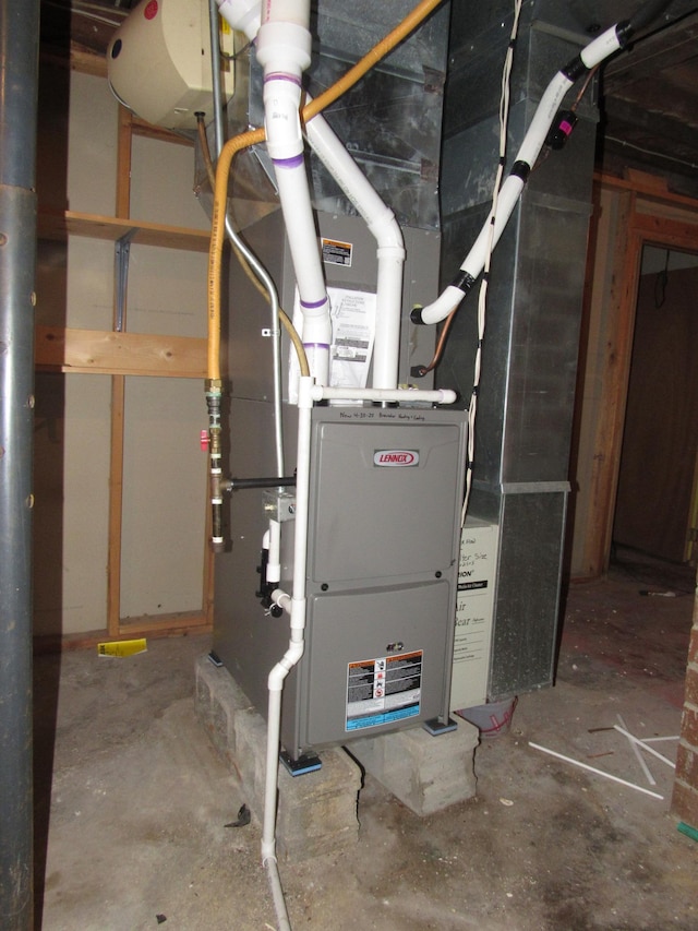 909 6th Ave, Brewster, MN 56119 - utilities featuring heating unit