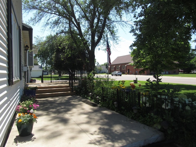 909 6th Ave, Brewster, MN 56119 - view of patio