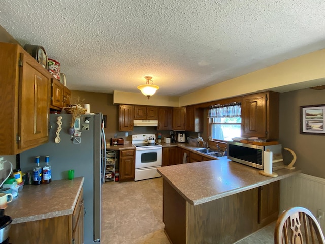 199 2nd St NE, Clarks Grove, MN 56016 - photo 2