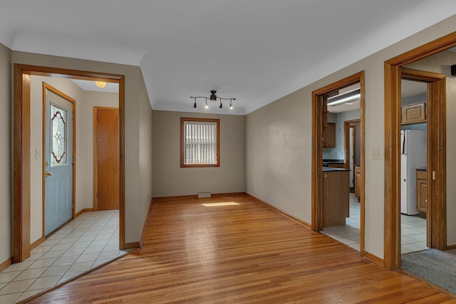 2007 8th St N, Saint Cloud, MN 56303 - entrance foyer featuring light wood-type flooring and baseboards