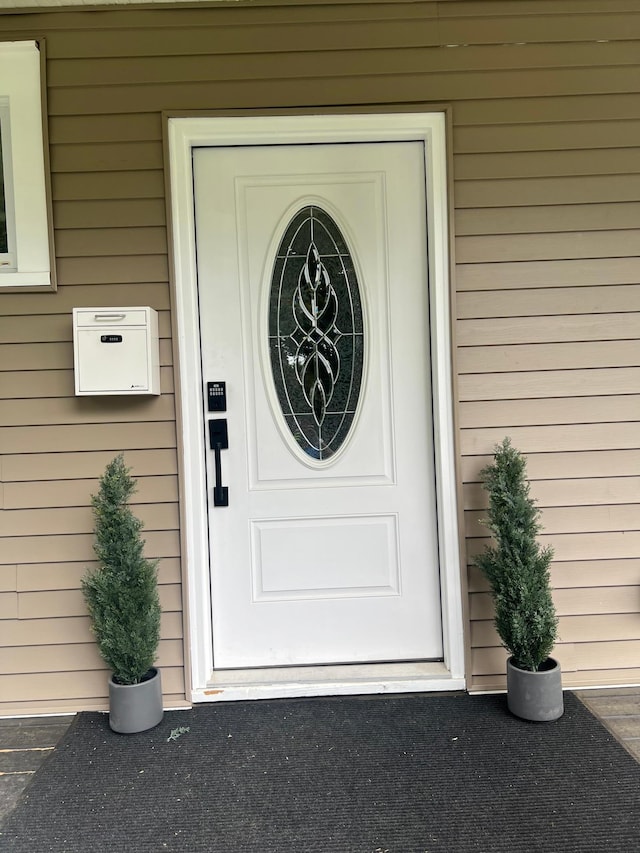 975 4th St E, Saint Paul, MN 55106 - view of doorway to property