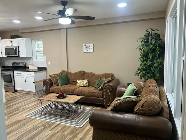 975 4th St E, Saint Paul, MN 55106 - living area featuring light wood-style floors, a ceiling fan, and recessed lighting