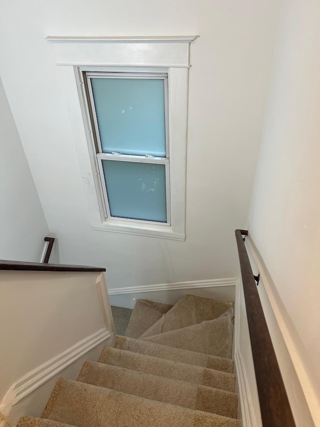 975 4th St E, Saint Paul, MN 55106 - view of stairway