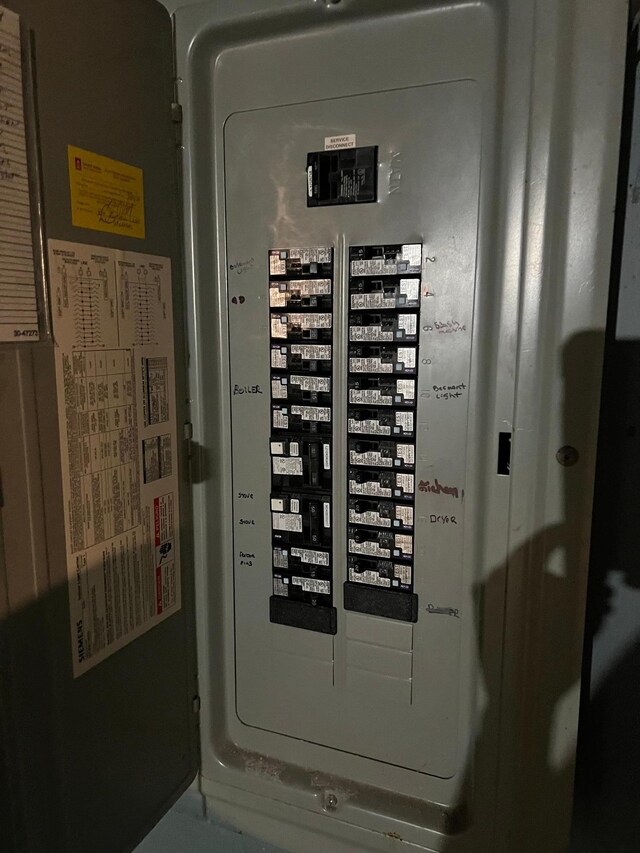 975 4th St E, Saint Paul, MN 55106 - utility room with electric panel