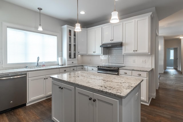 2105 7th Ave S, Saint Cloud, MN 56301 - kitchen featuring stainless steel appliances, a sink, dark wood finished floors, white cabinets, and under cabinet range hood