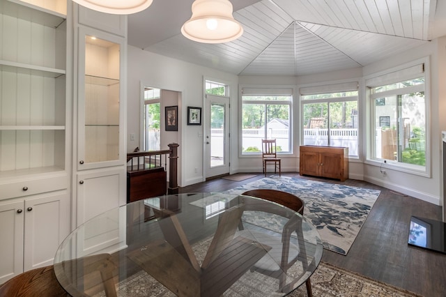 2105 7th Ave S, Saint Cloud, MN 56301 - interior space with plenty of natural light and lofted ceiling