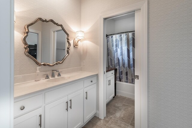 2105 7th Ave S, Saint Cloud, MN 56301 - full bathroom with vanity, shower / bath combo, and wallpapered walls