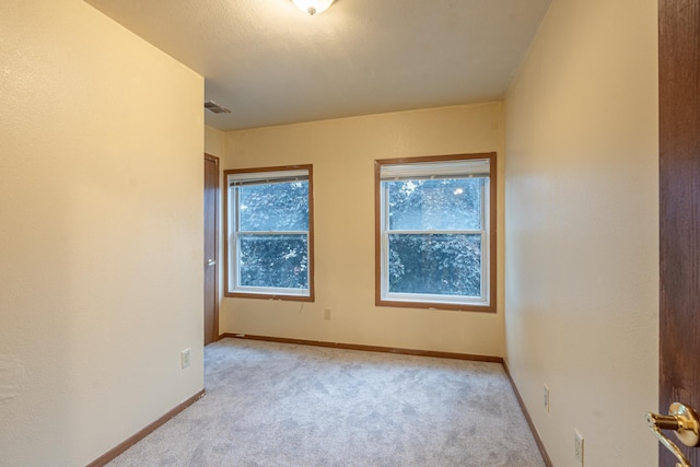 475 Minnehaha Ave E, Saint Paul, MN 55130 - unfurnished room with light carpet and baseboards
