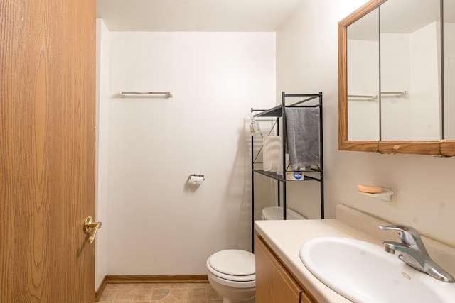 475 Minnehaha Ave E, Saint Paul, MN 55130 - bathroom with toilet, vanity, and baseboards