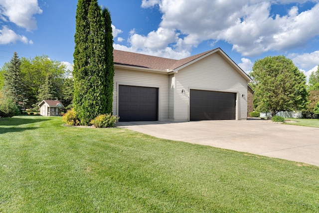 2800 9th Ave SW, Austin, MN 55912 - view of front facade with a garage, concrete driveway, and a front lawn