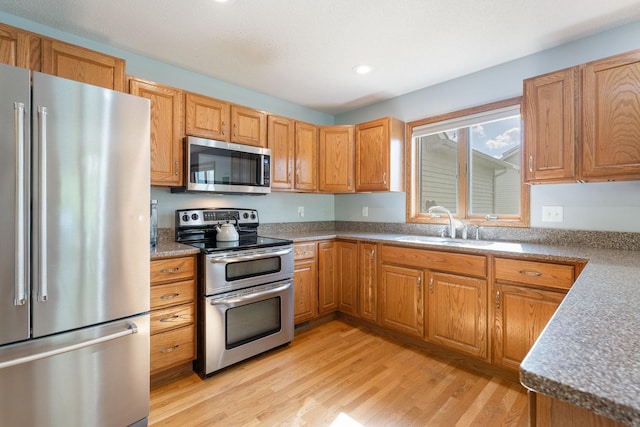 2800 9th Ave SW, Austin, MN 55912 - kitchen with stainless steel appliances, a sink, light wood finished floors, and recessed lighting