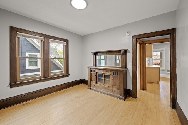 3400 Elliot Ave S, Minneapolis, MN 55407 - unfurnished room featuring light wood-style flooring and baseboards