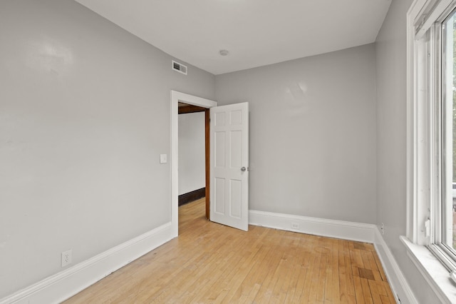 3400 Elliot Ave S, Minneapolis, MN 55407 - empty room featuring light wood-style floors and baseboards