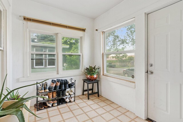 1104 21st Ave SE, Minneapolis, MN 55414 - sunroom with healthy amount of natural light