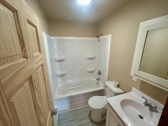 609 4th St NW, Wadena, MN 56482 - full bath featuring toilet, vanity, shower / washtub combination, and wood finished floors