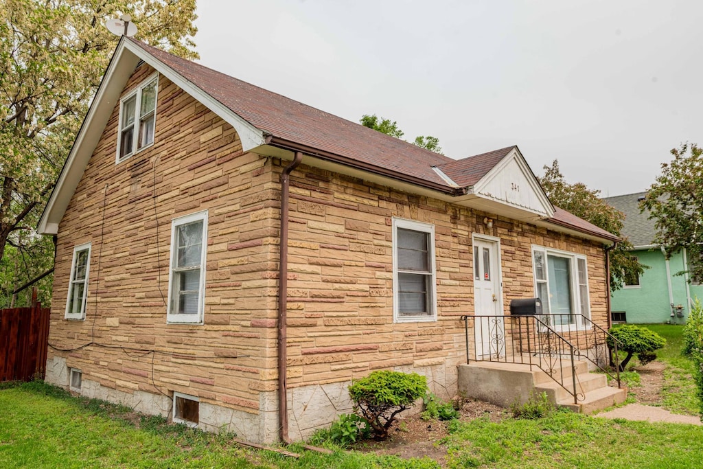 341 Maryland Ave E, Saint Paul, MN 55130 - view of front of home with stone siding
