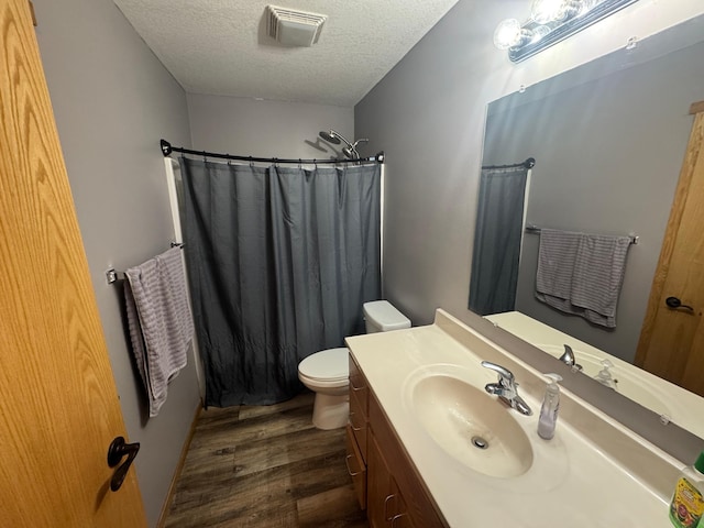 1101 Timbers Dr, Park Rapids, MN 56470 - full bathroom featuring a textured ceiling, wood finished floors, vanity, toilet, and curtained shower