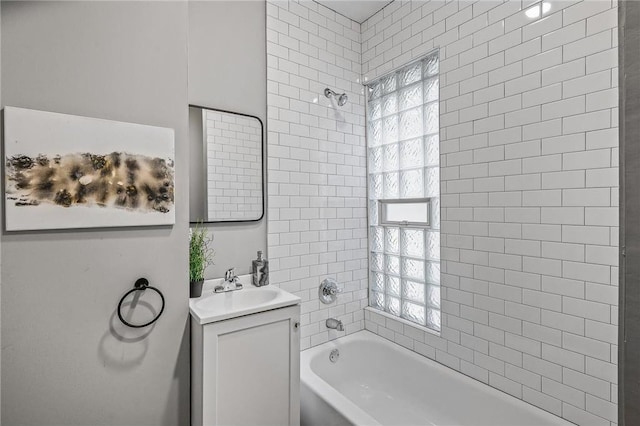 608 Beaumont St, Saint Paul, MN 55130 - bathroom with vanity and shower / bathtub combination