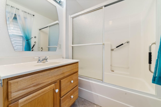 601 22nd Ave W, Duluth, MN 55806 - full bath featuring vanity, enclosed tub / shower combo, and tile patterned flooring