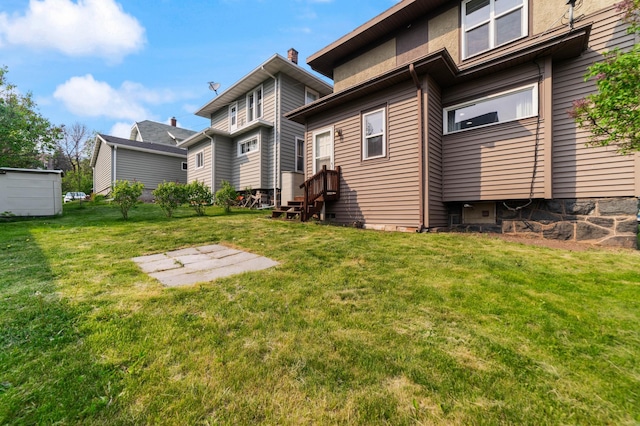 601 22nd Ave W, Duluth, MN 55806 - back of property with a lawn