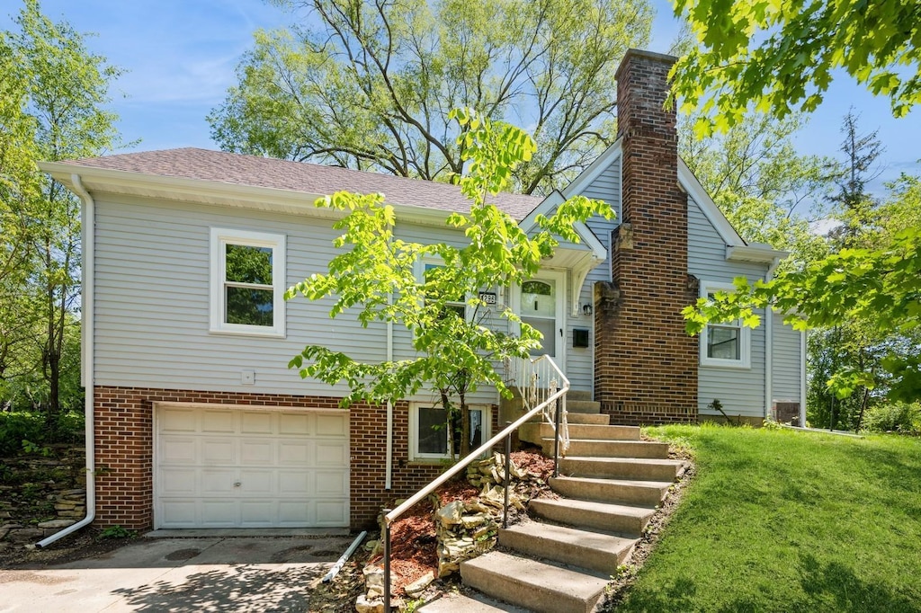 1296 Hazelwood St, Saint Paul, MN 55106 - photo 1