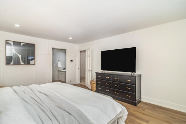 8167 Galway Cir, Woodbury, MN 55125 - bedroom featuring light wood-type flooring, baseboards, and recessed lighting