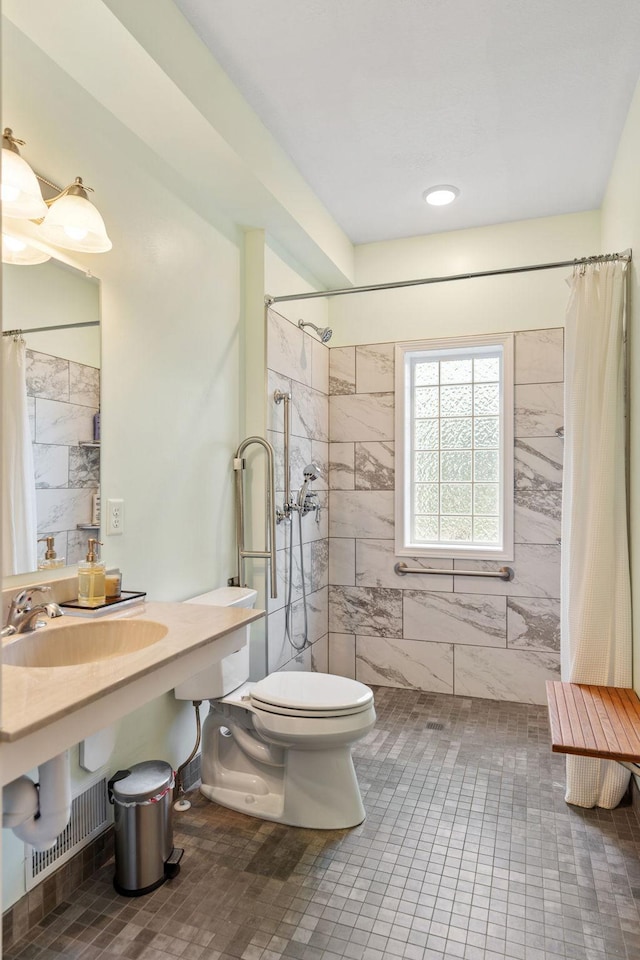 11230 68th St NE, Albertville, MN 55301 - bathroom featuring toilet and a tile shower