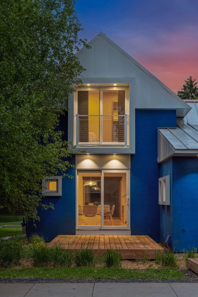 303 77th St, Chanhassen, MN 55317 - back of property at dusk with stucco siding