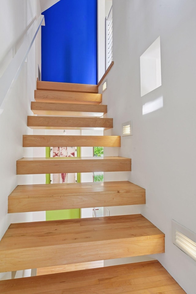 303 77th St, Chanhassen, MN 55317 - view of stairs