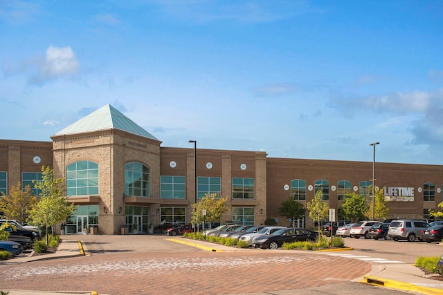 303 77th St, Chanhassen, MN 55317 - view of building exterior featuring uncovered parking
