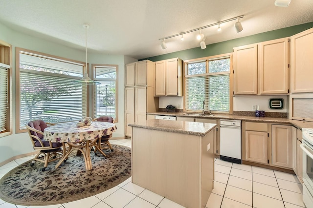 8945 Hilloway Rd, Eden Prairie, MN 55347