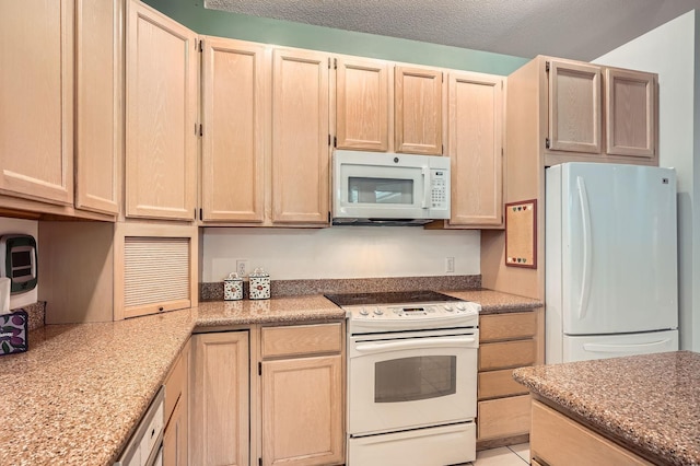 8945 Hilloway Rd, Eden Prairie, MN 55347
