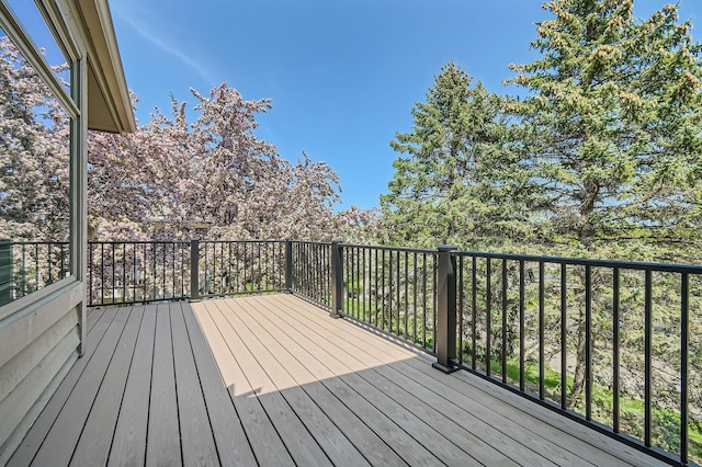 8945 Hilloway Rd, Eden Prairie, MN 55347
