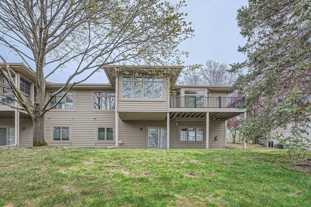 8945 Hilloway Rd, Eden Prairie, MN 55347