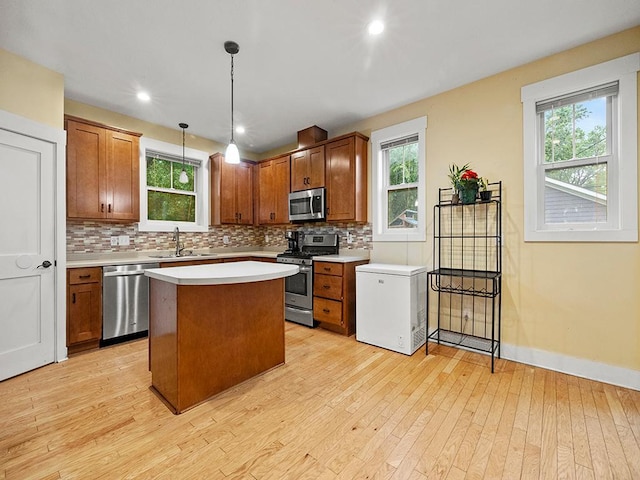 2727 3rd St, Minneapolis, MN 55411 - kitchen with stainless steel appliances, tasteful backsplash, light wood-style floors, plenty of natural light, and recessed lighting