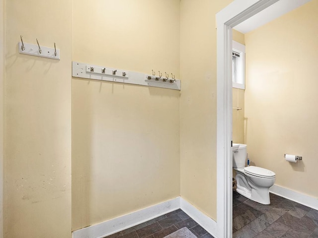 2727 3rd St, Minneapolis, MN 55411 - bathroom with toilet and baseboards