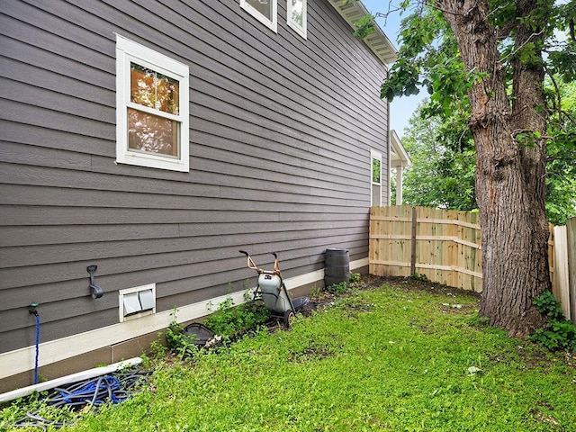 2727 3rd St, Minneapolis, MN 55411 - view of side of home