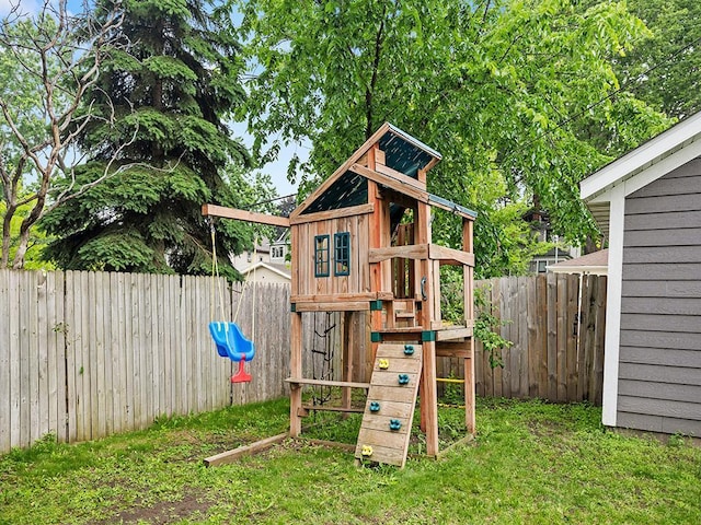 2727 3rd St, Minneapolis, MN 55411 - view of playground featuring a fenced backyard