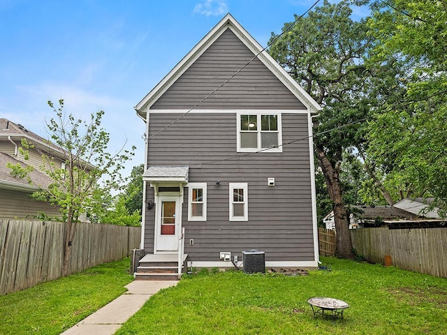 2727 3rd St, Minneapolis, MN 55411 - view of front of property featuring a fenced backyard