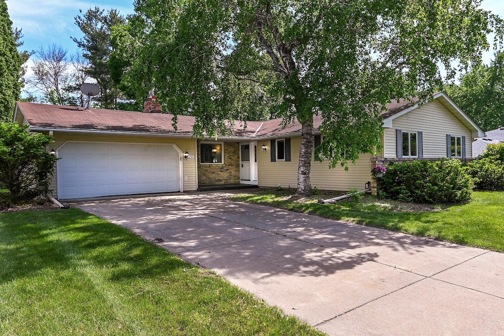 2101 Woods Ln, Burnsville, MN 55337 - photo 1