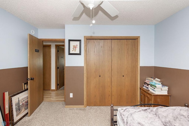 1727 33rd St S, Moorhead, MN 56560 - carpeted bedroom with a closet, a textured ceiling, and ceiling fan